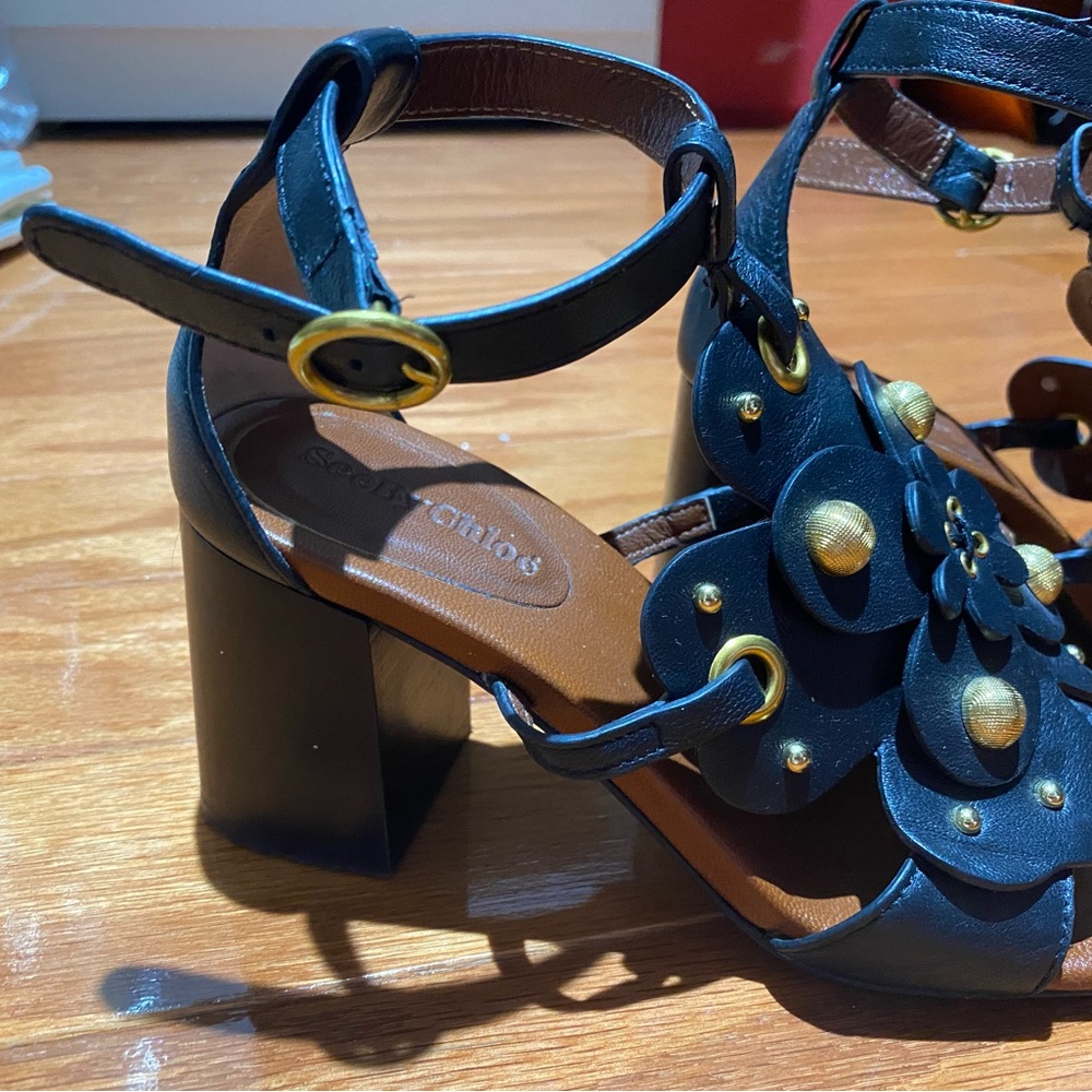See By Chloe Women's Haya Floral Stud Block-Heel Sandals - Picture 5 of 16